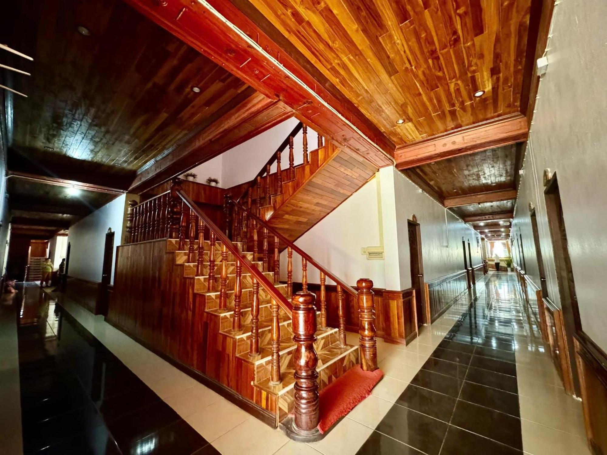 Khampaseuth Hotel Ванг Виенг Екстериор снимка