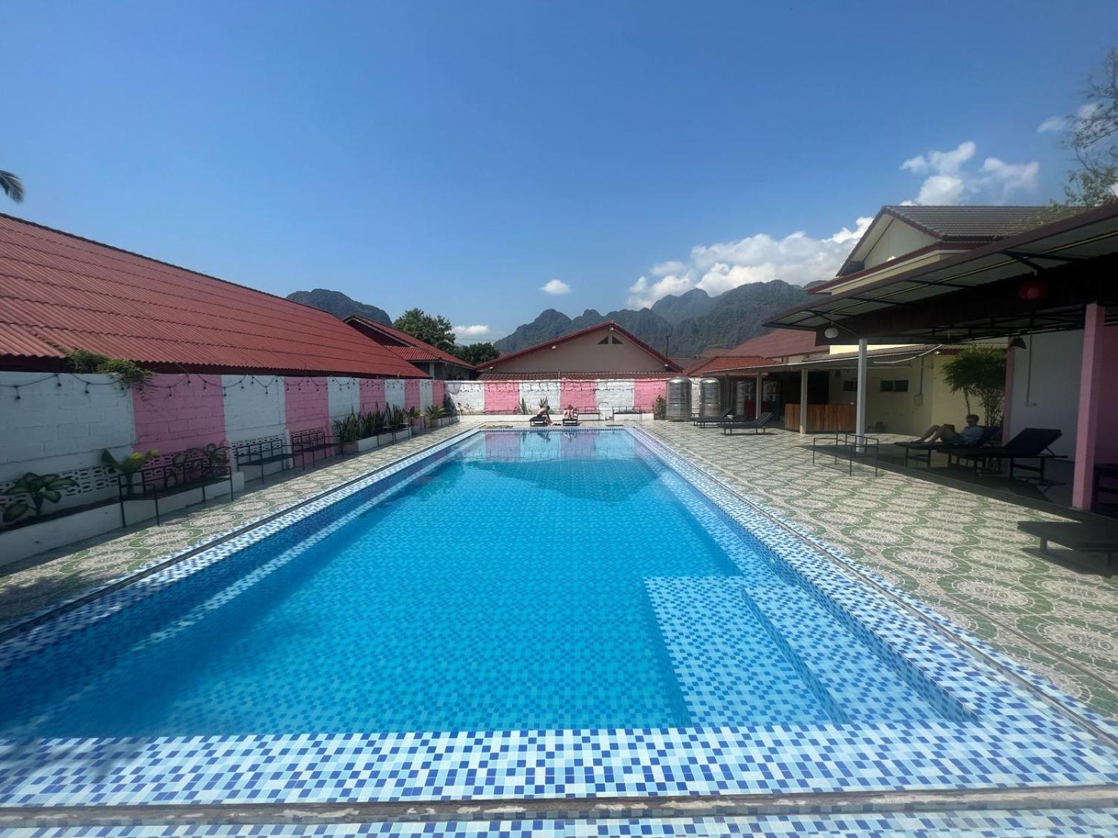 Khampaseuth Hotel Ванг Виенг Екстериор снимка