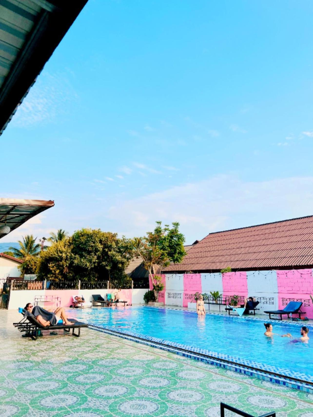 Khampaseuth Hotel Ванг Виенг Екстериор снимка