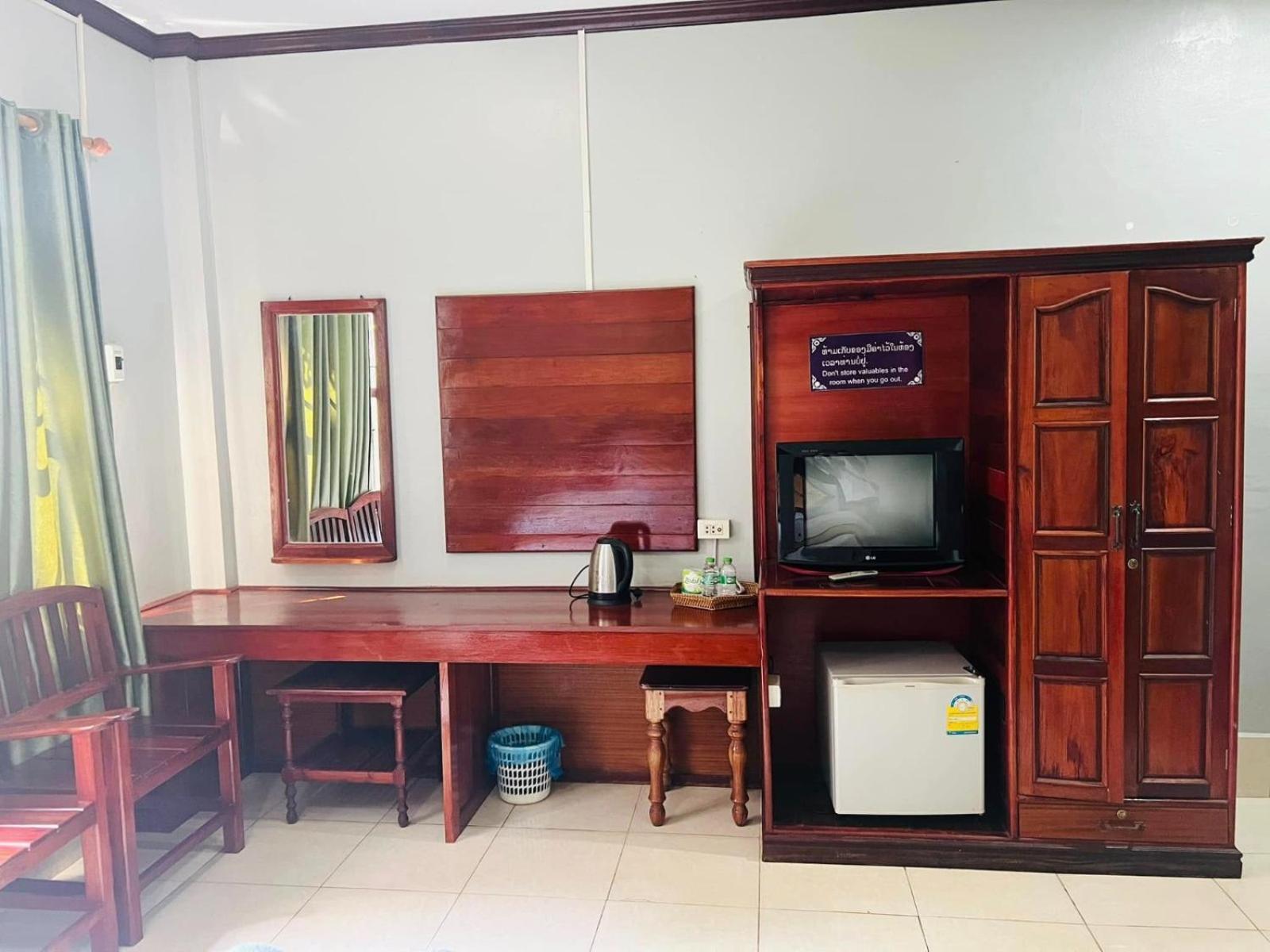 Khampaseuth Hotel Ванг Виенг Екстериор снимка